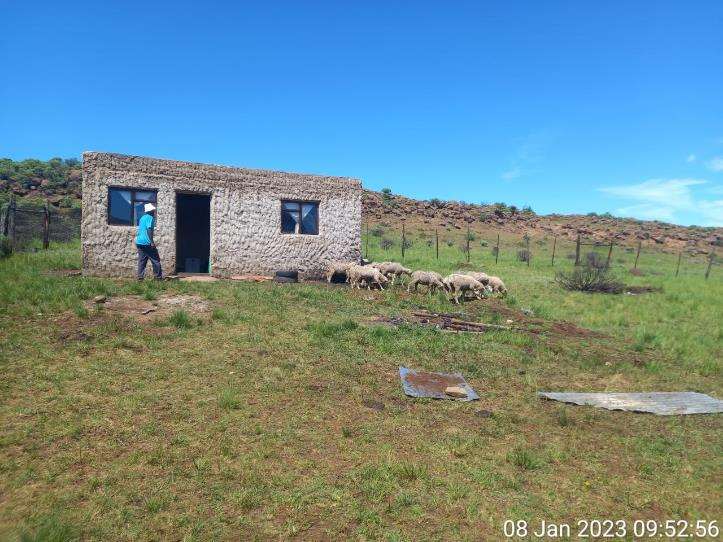 Farmhouse and 2500 m2 fenced farmyard